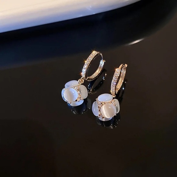 New DAINTY 14K GOLD STAINLESS STEEL OPAL CALI EARRINGS - Picture 6 of 8